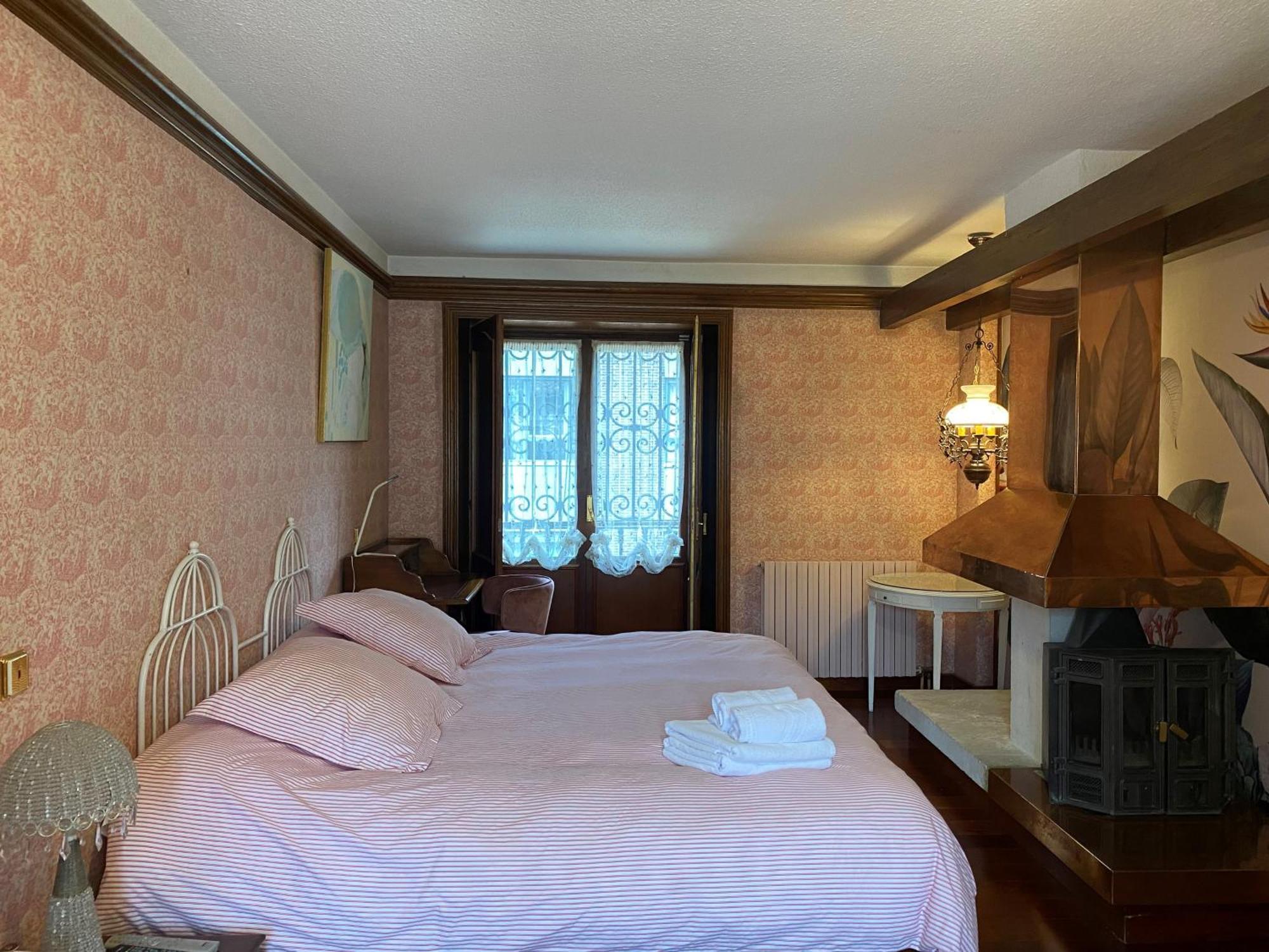 Apartamentos Maria Luisa Burgos Exterior photo